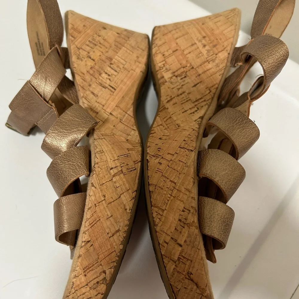 Kork Ease Wedge Sandals Metallic Bronze Tan Size 10